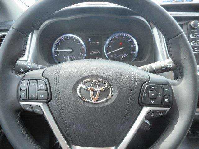 Toyota Highlander 2017 photo 12